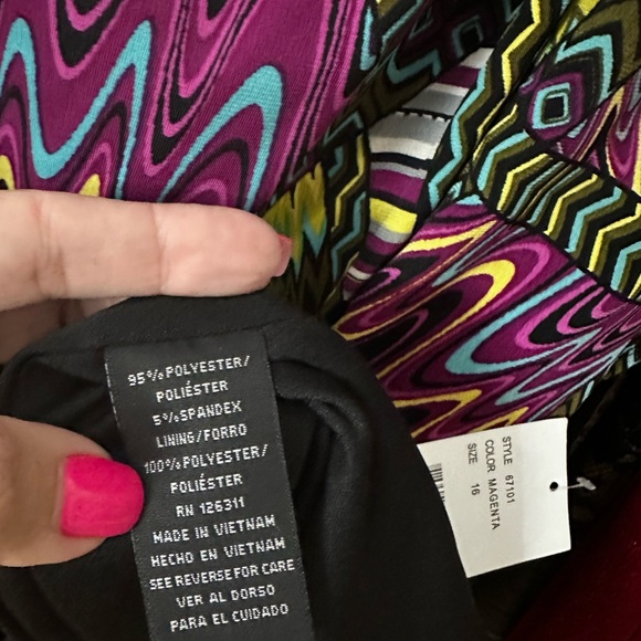 NWT Sexy, Vibrant & Fun Dress 👗 Lightweight Dress - Size 16 / XL 💜🩷💚💛🩵 - Picture 5 of 9